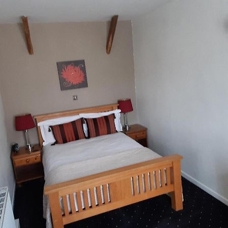 The Conigre Hotel Melksham Bagian luar foto