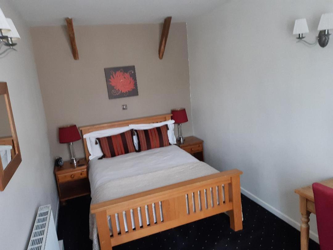 The Conigre Hotel Melksham Bagian luar foto