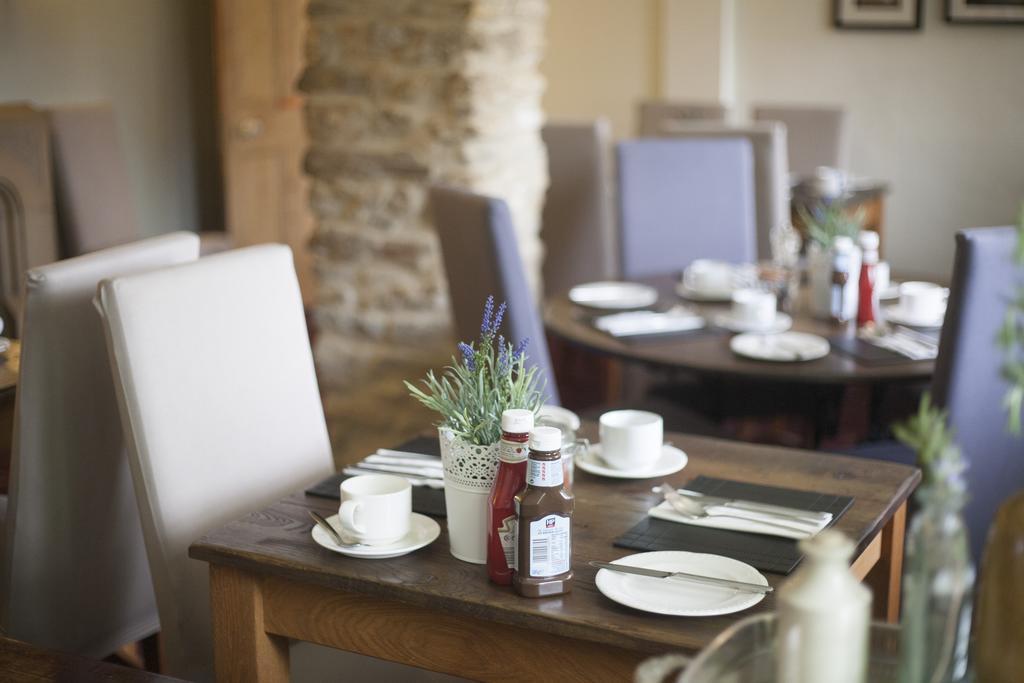 The Conigre Hotel Melksham Bagian luar foto