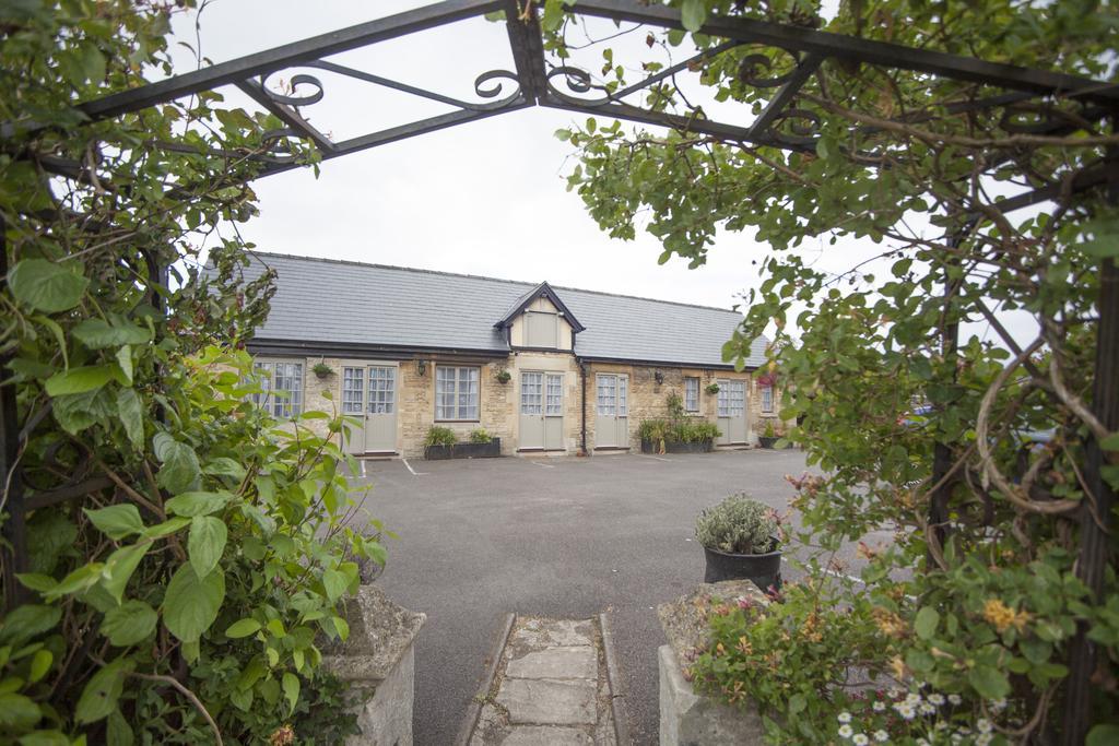 The Conigre Hotel Melksham Bagian luar foto