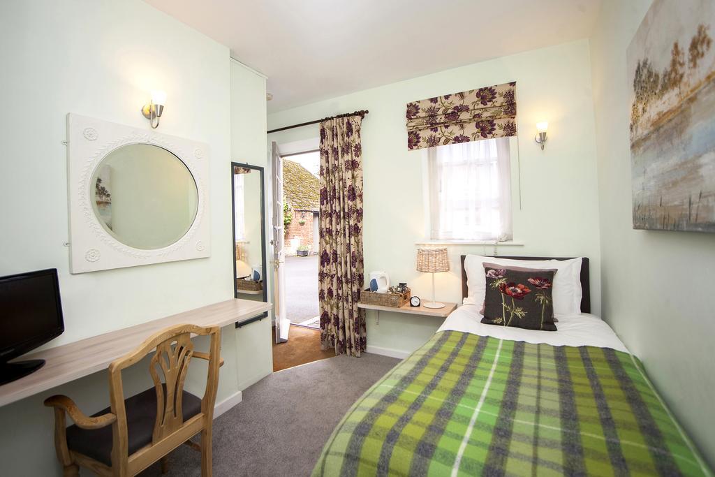 The Conigre Hotel Melksham Bagian luar foto