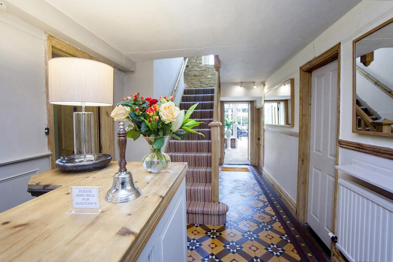 The Conigre Hotel Melksham Bagian luar foto