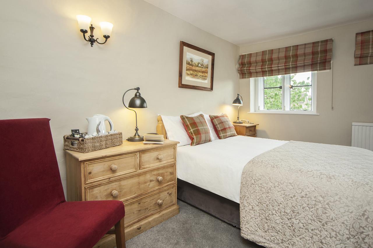 The Conigre Hotel Melksham Bagian luar foto
