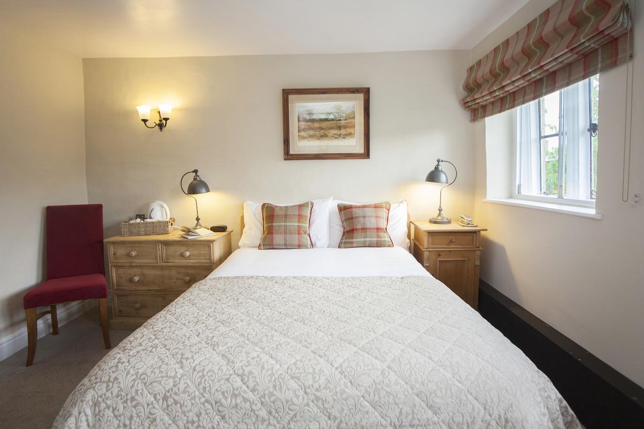 The Conigre Hotel Melksham Bagian luar foto