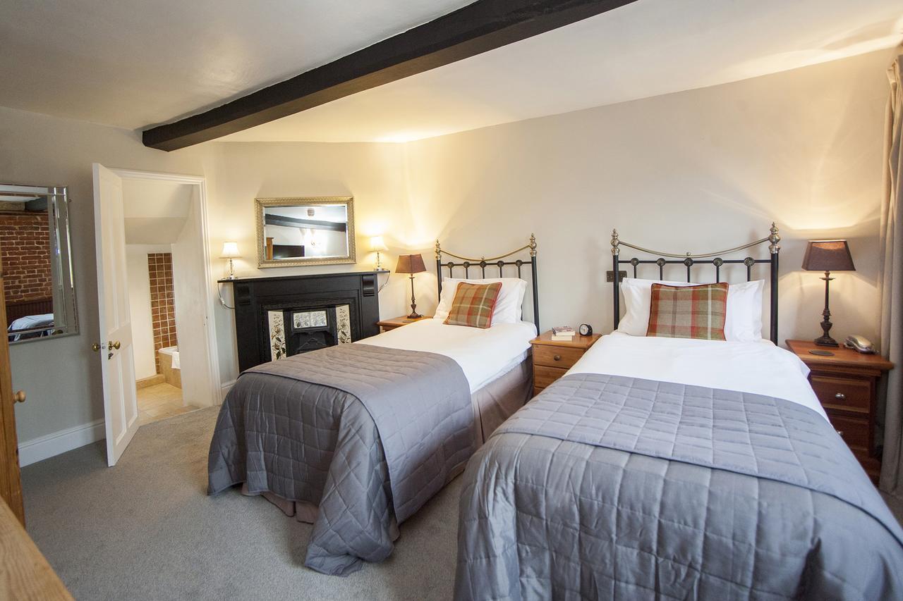 The Conigre Hotel Melksham Bagian luar foto