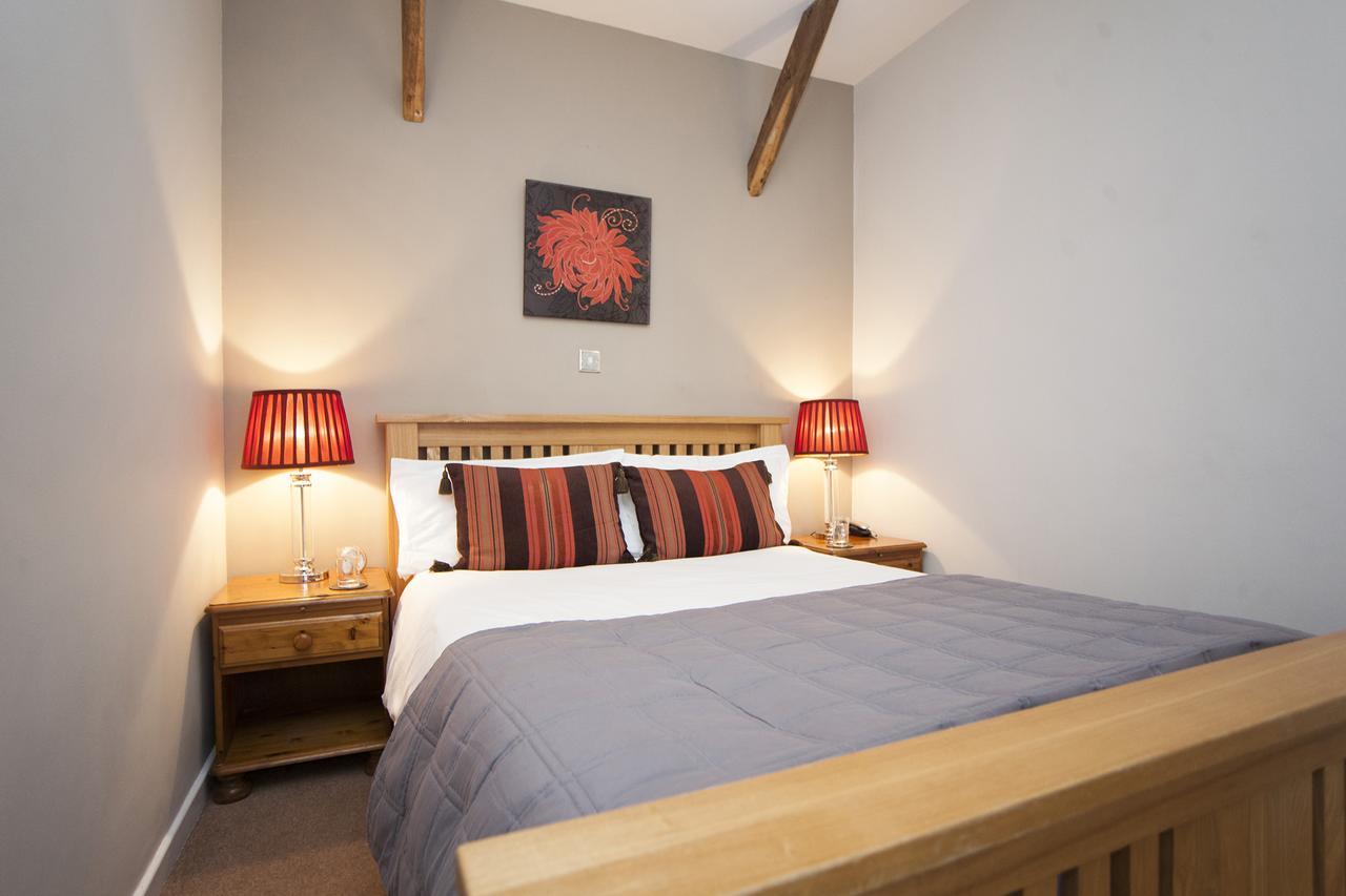 The Conigre Hotel Melksham Bagian luar foto
