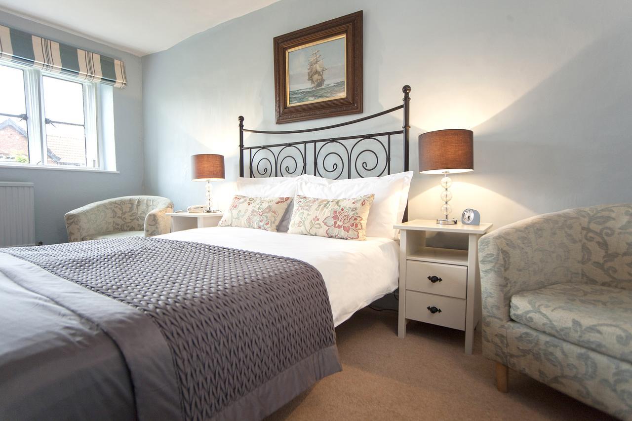 The Conigre Hotel Melksham Bagian luar foto