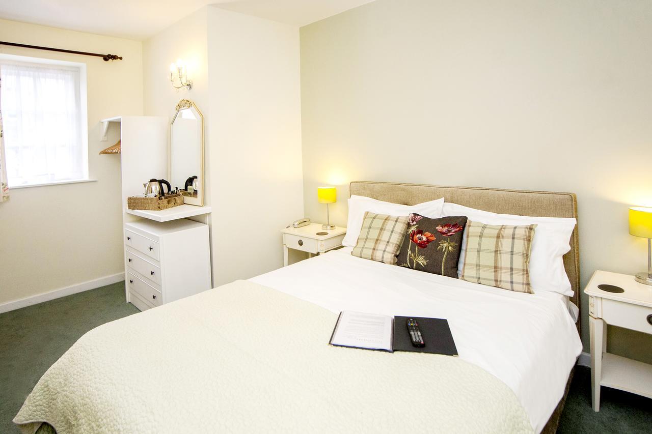 The Conigre Hotel Melksham Bagian luar foto