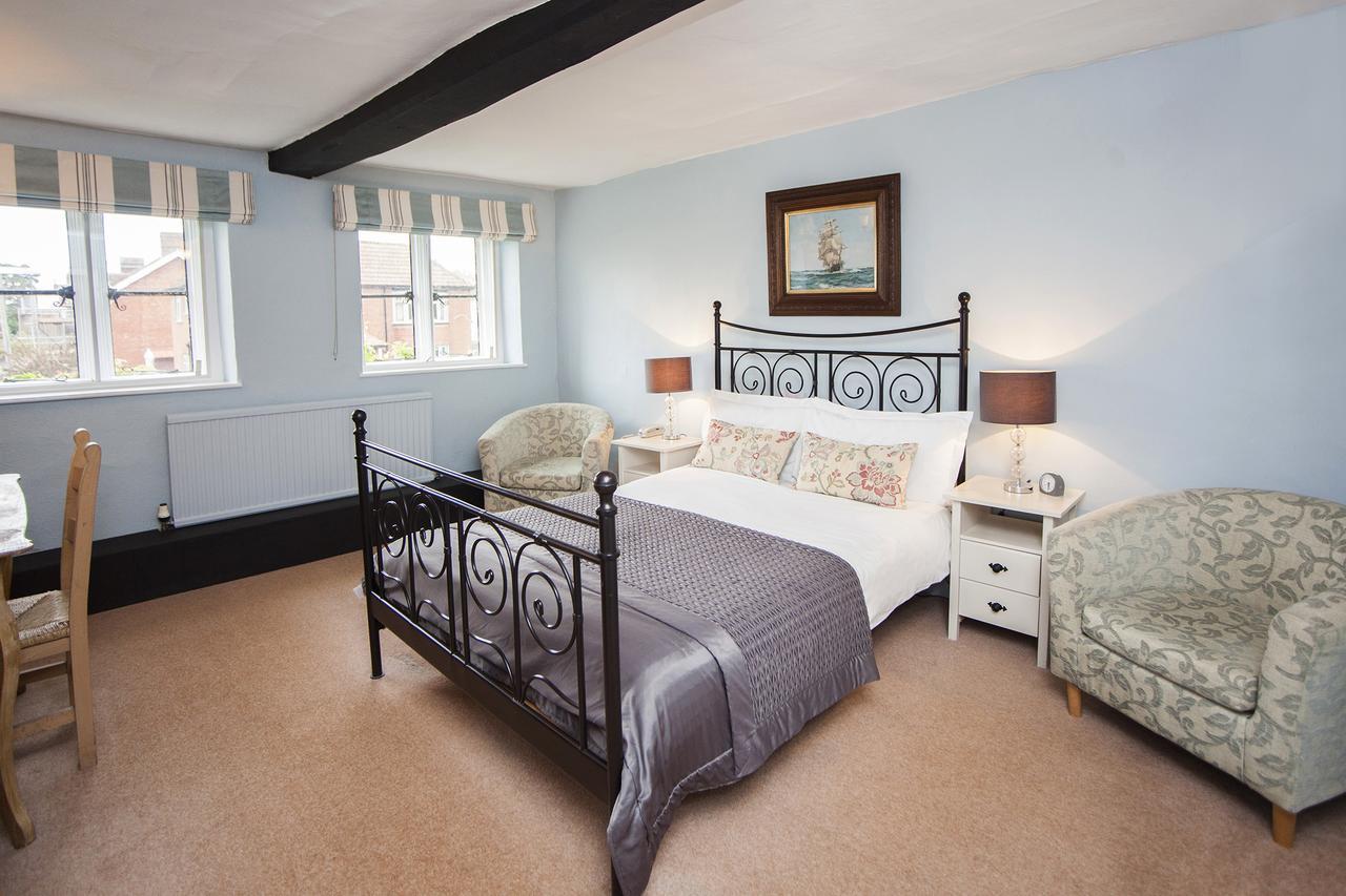 The Conigre Hotel Melksham Bagian luar foto