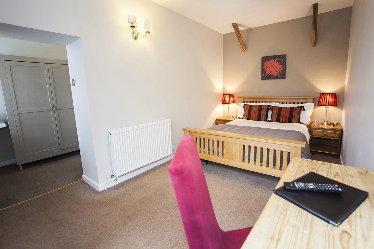 The Conigre Hotel Melksham Bagian luar foto