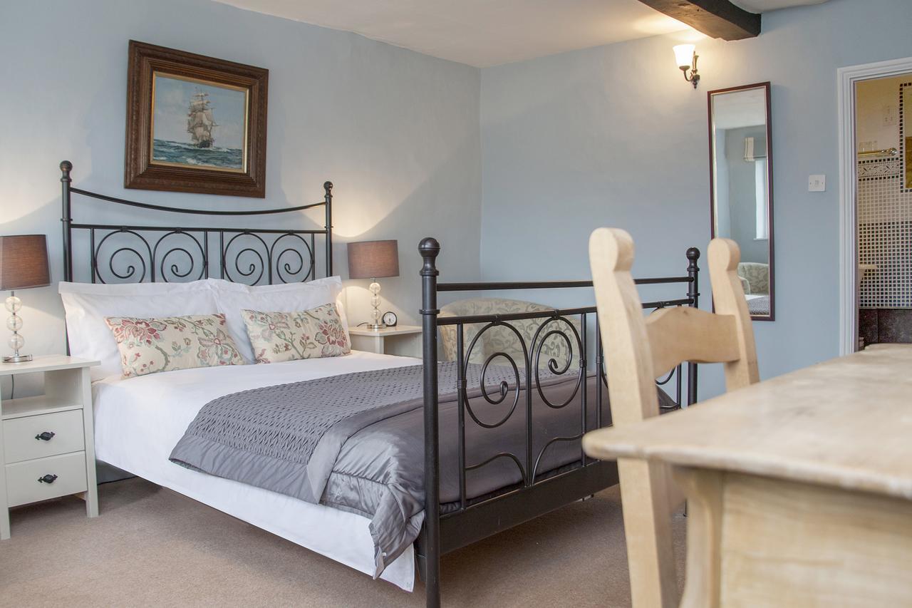 The Conigre Hotel Melksham Bagian luar foto