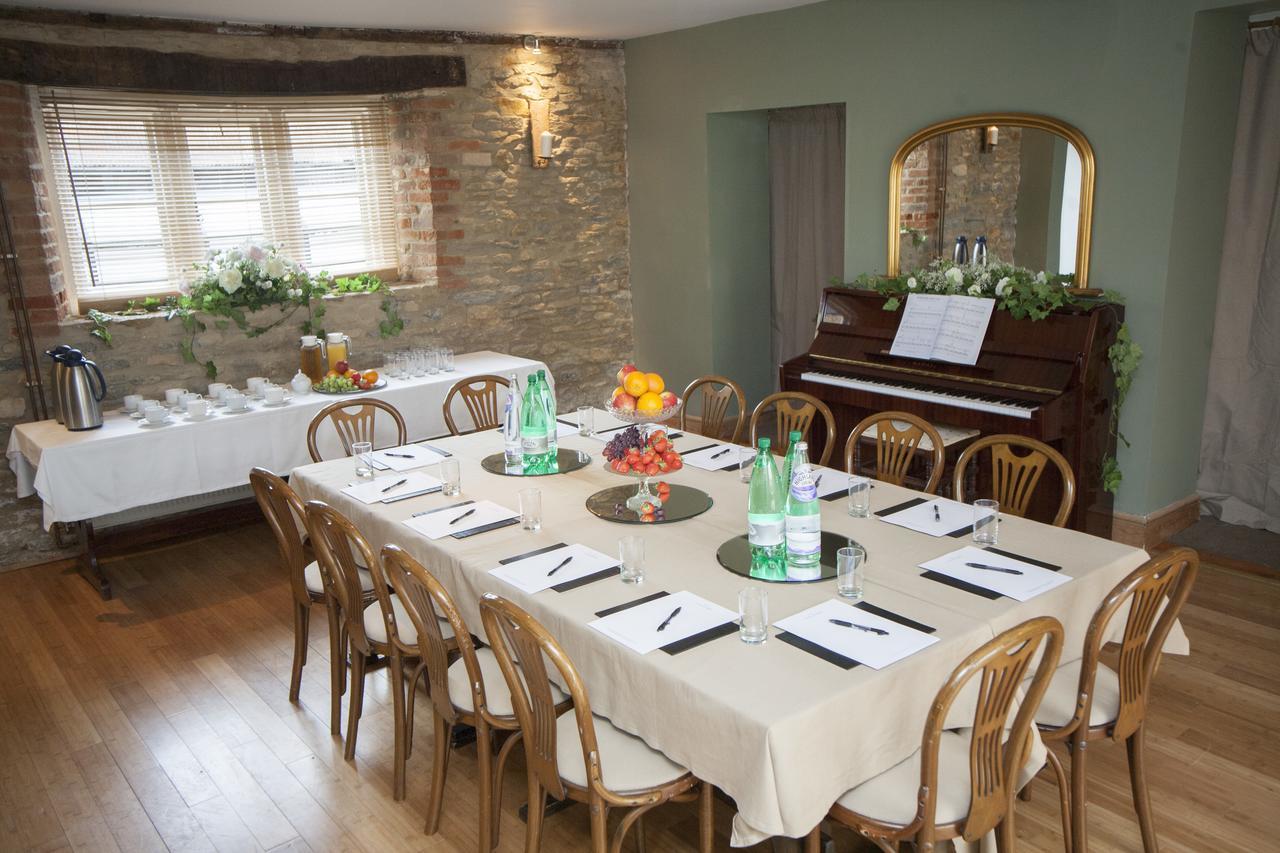 The Conigre Hotel Melksham Bagian luar foto