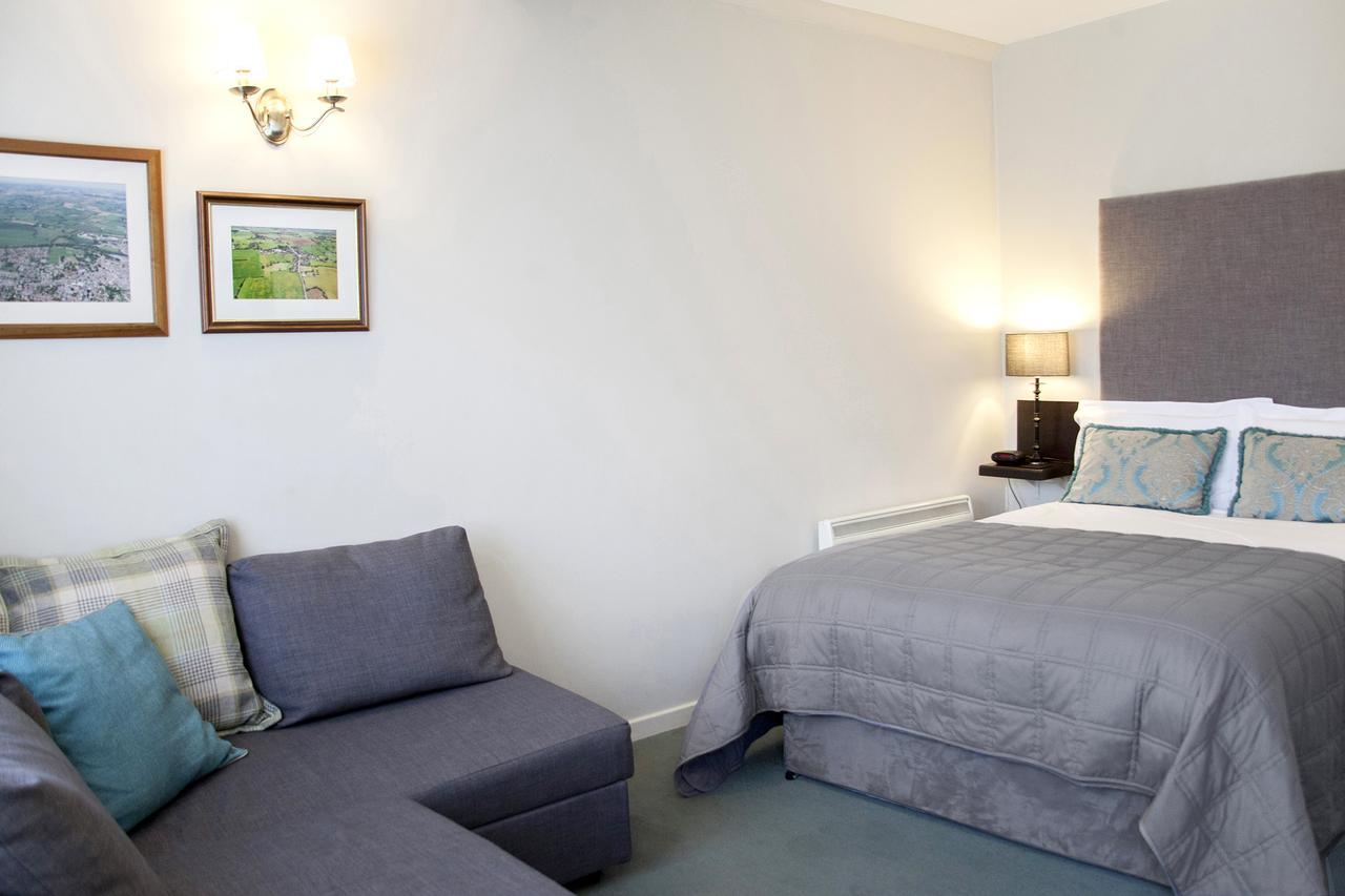 The Conigre Hotel Melksham Bagian luar foto
