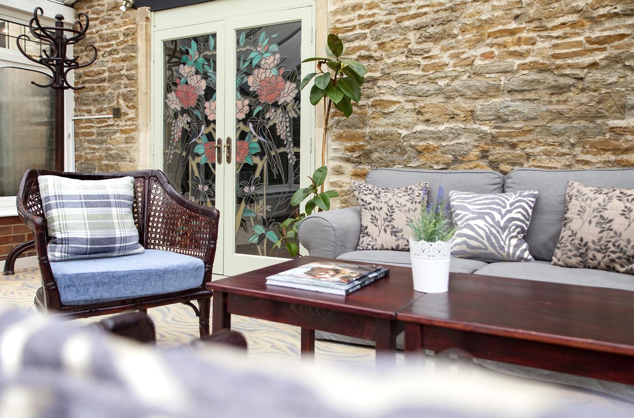 The Conigre Hotel Melksham Bagian luar foto